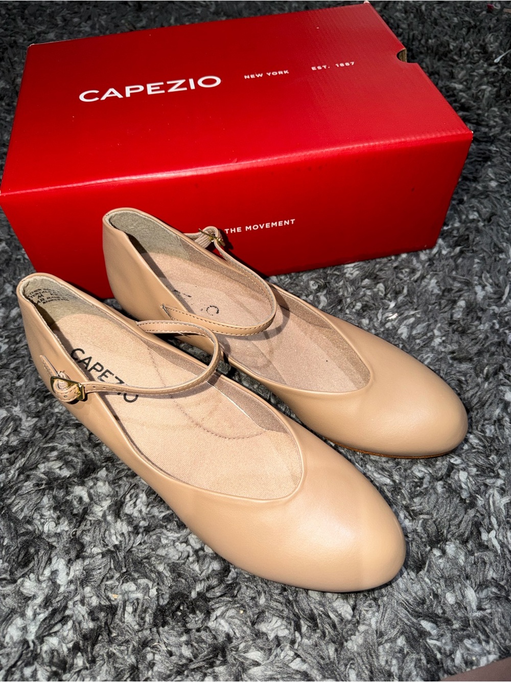 Capezio Women's Jr. Footlight Character Shoe. Size: 11 (Dance Shoes)